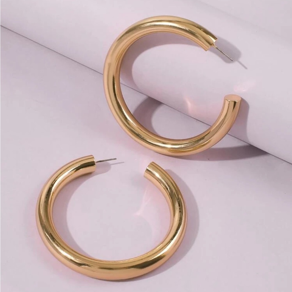 NEW Elegant Gold Hoop Earrings